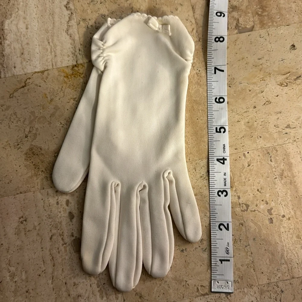 Vintage 50s 60s white ladies gloves ruffle